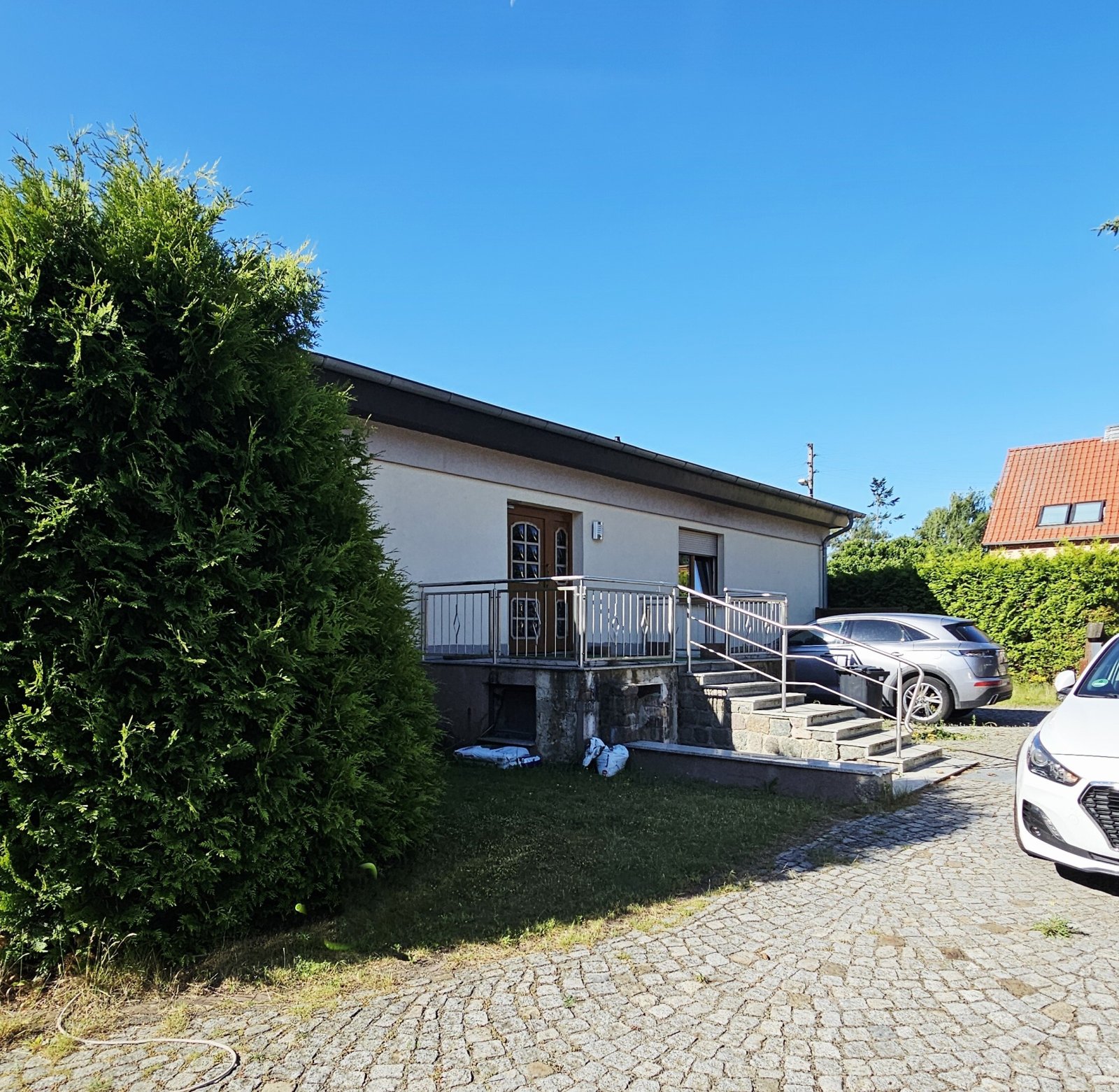 Attraktives Zweifamilienhaus in Streetz – Perfekt für Familien oder Investoren