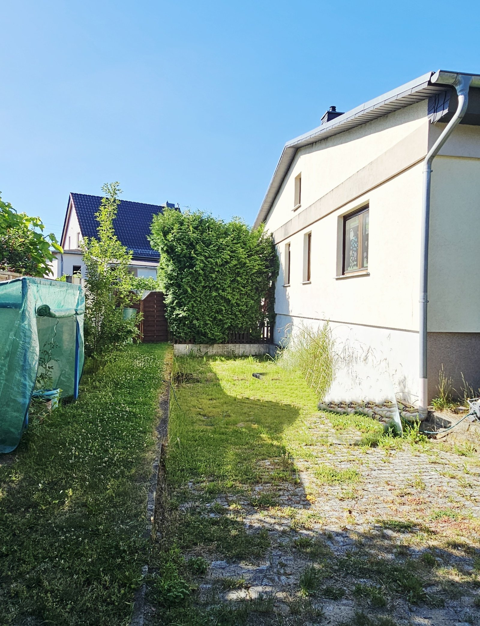 Attraktives Zweifamilienhaus in Streetz – Perfekt für Familien oder Investoren