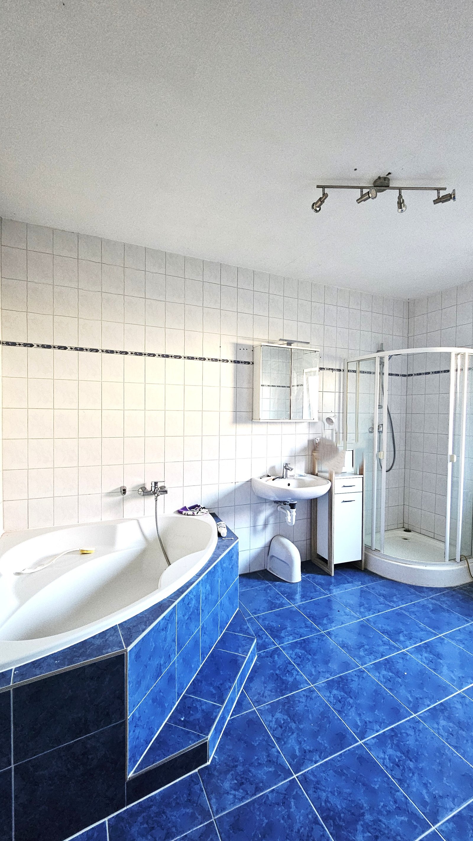 Attraktives Zweifamilienhaus in Streetz – Perfekt für Familien oder Investoren