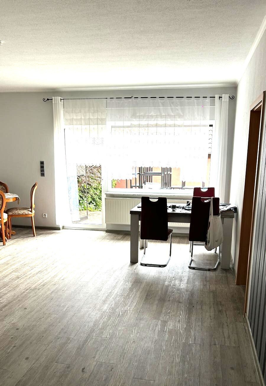 Attraktives Zweifamilienhaus in Streetz – Perfekt für Familien oder Investoren