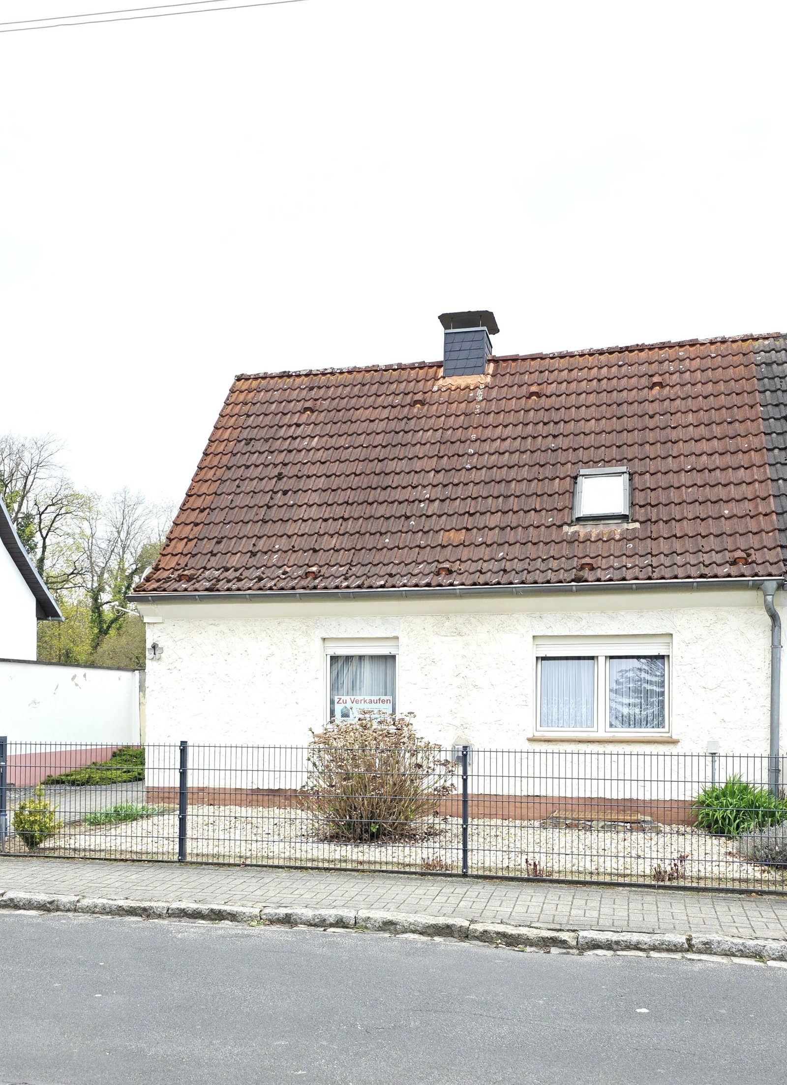 sanierungsbedürftige Doppelhaushälfte in begehrter Lage in Roßlau 