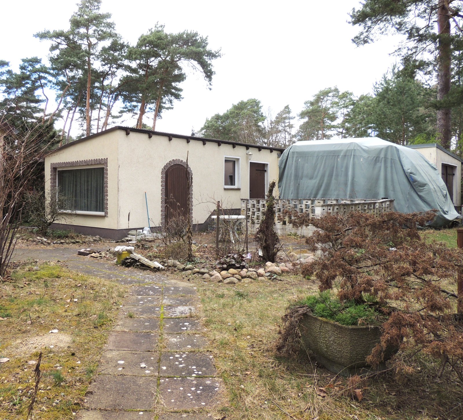 erschlossenes Baugrundstück mit Garage, Ferienhaus