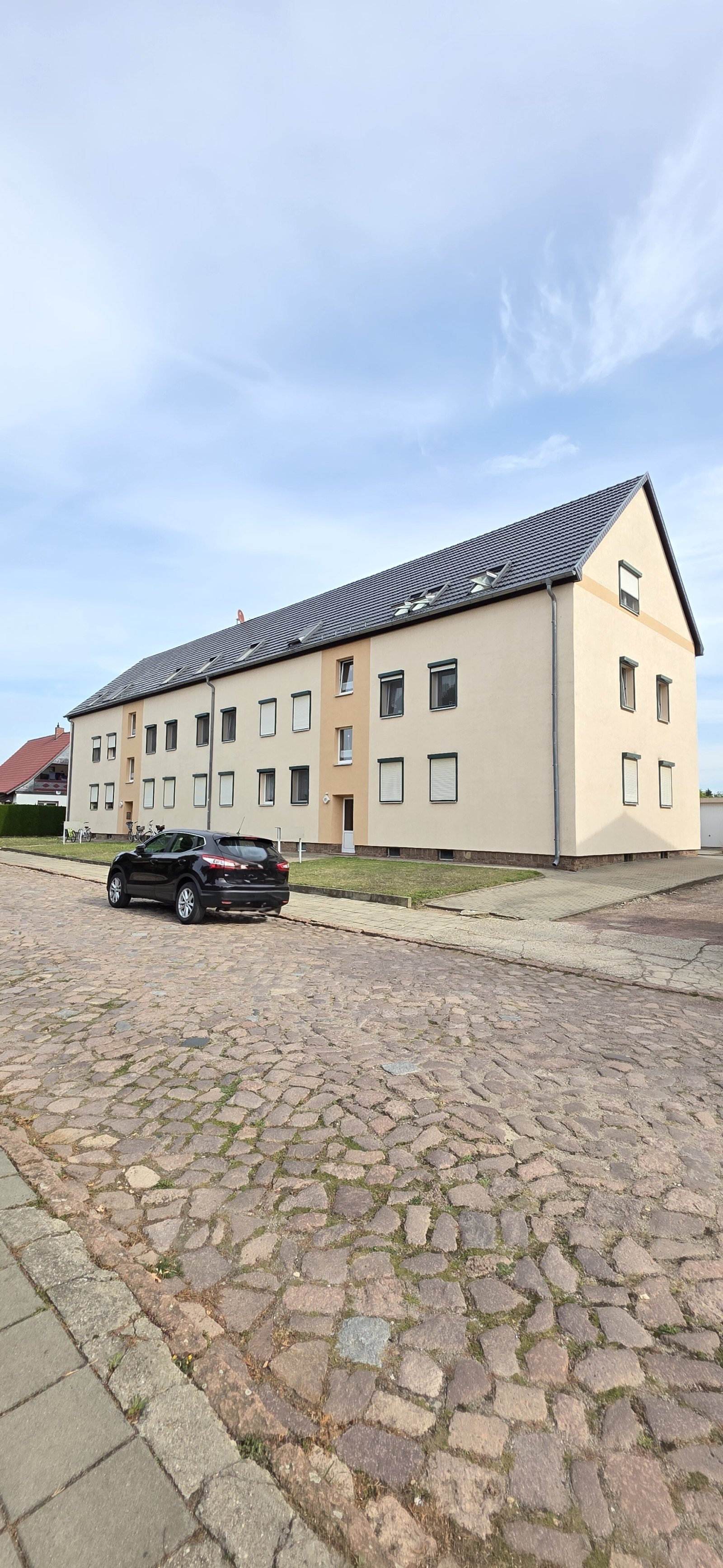 Ein Haus, das Stabilität, Qualität und Zukunft vereint – ein seltenes Angebot im Herzen von Edderitz. 